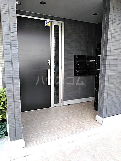 23/30 エントランス