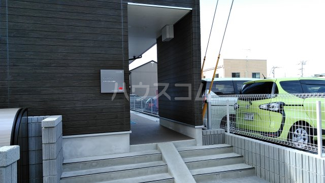 21/30 エントランス