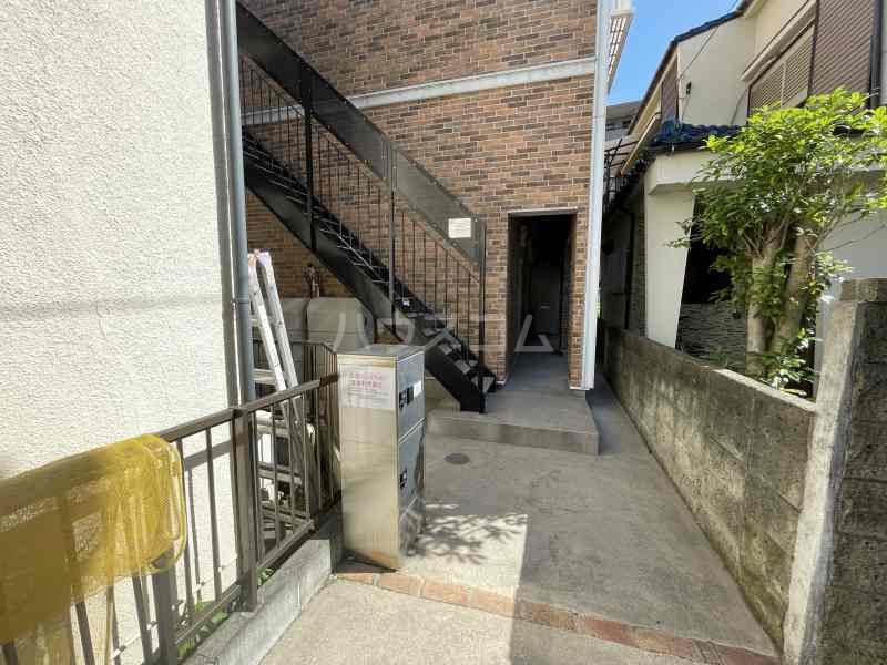 21/22 エントランス