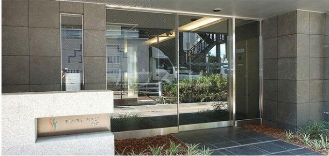 21/30 エントランス