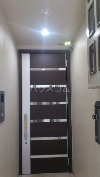 13/18 エントランス