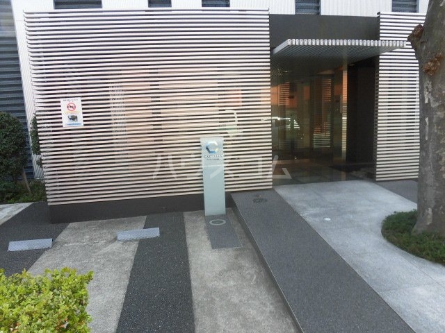 27/30 エントランス