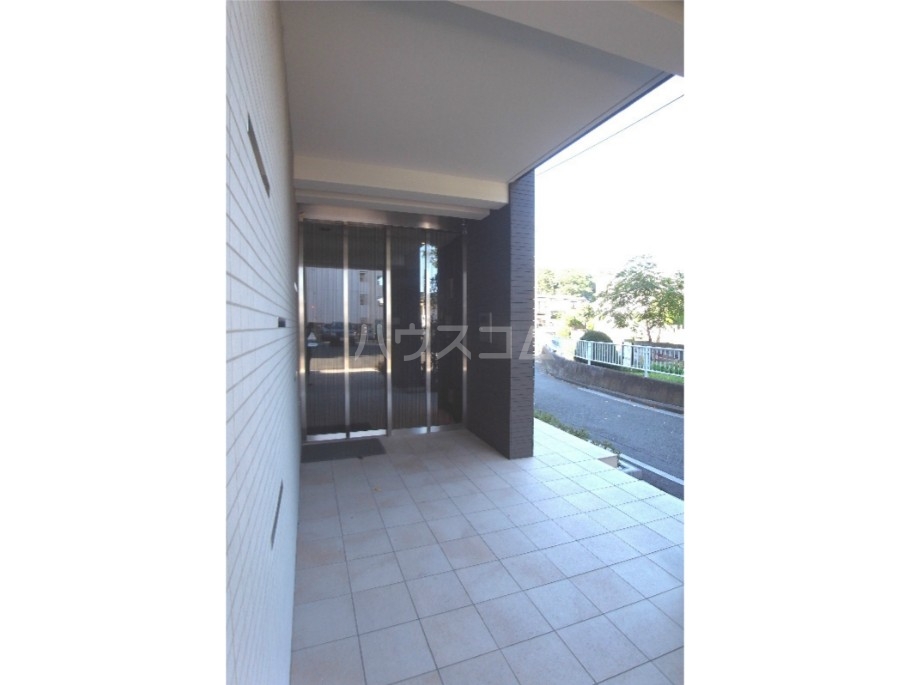 13/19 エントランス