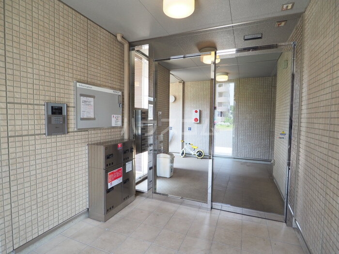 18/27 エントランス