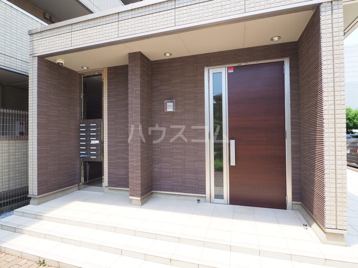 19/27 エントランス