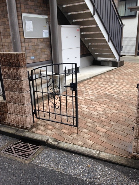 24/27 エントランス