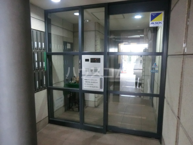 24/30 エントランス