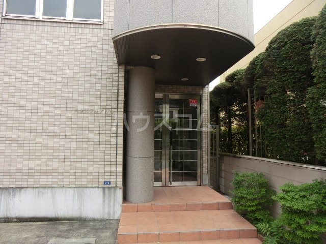 22/27 エントランス