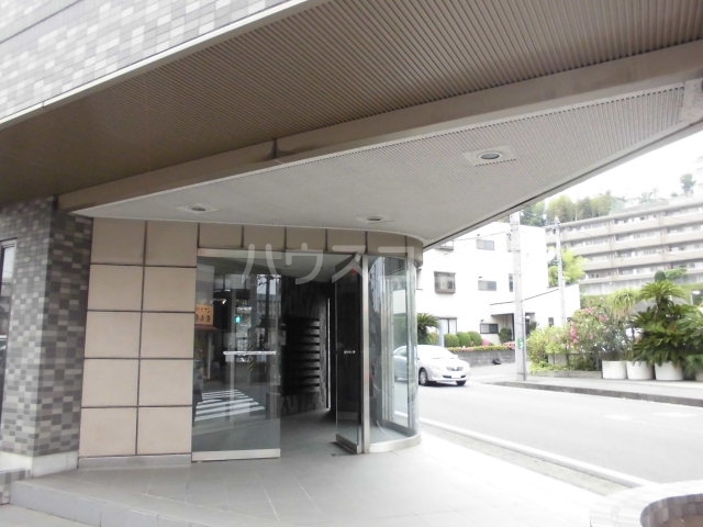 23/30 エントランス