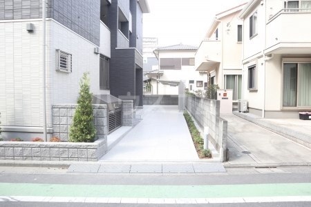 16/21 エントランス