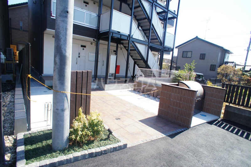 22/28 エントランス