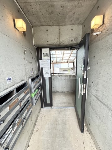 21/30 エントランス
