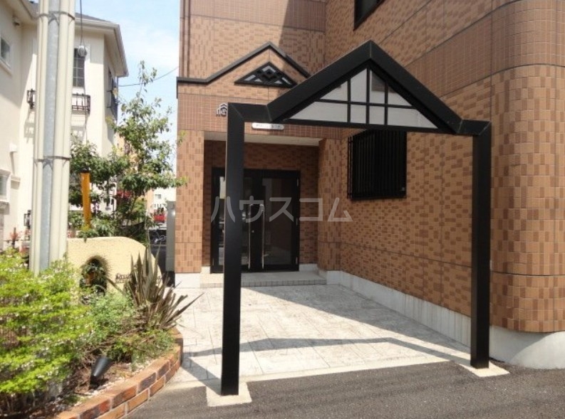 24/25 エントランス