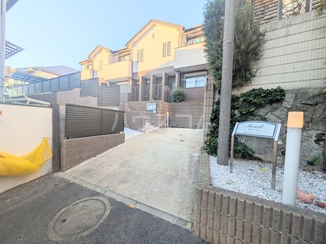 21/27 エントランス