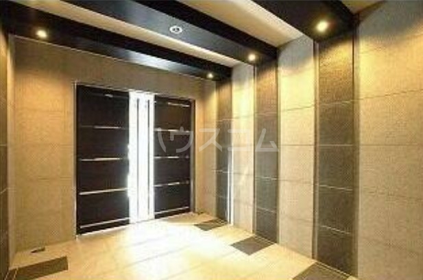 18/27 エントランス