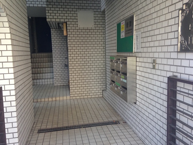 21/30 エントランス