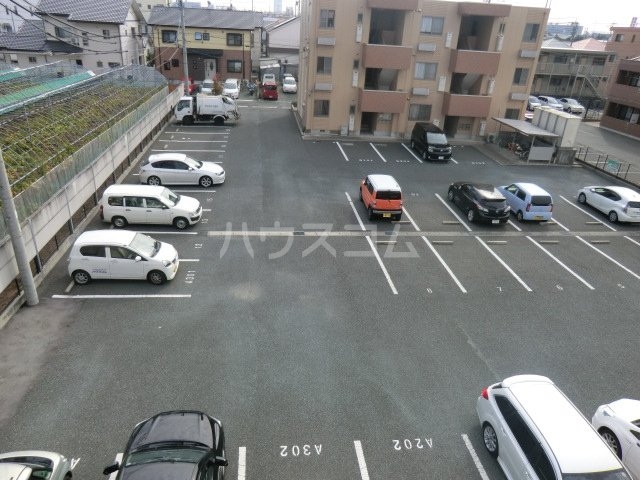 28/30 駐車場