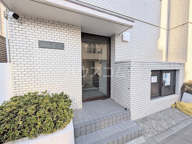 22/29 エントランス