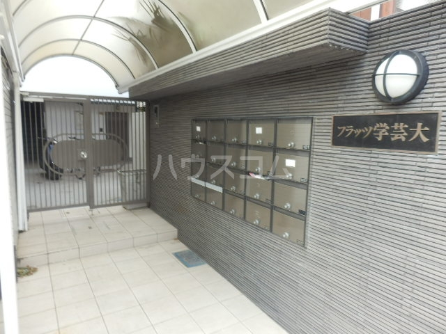 24/28 エントランス