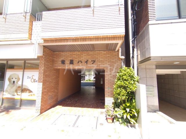 21/30 エントランス