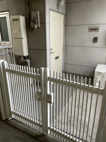 28/30 エントランス