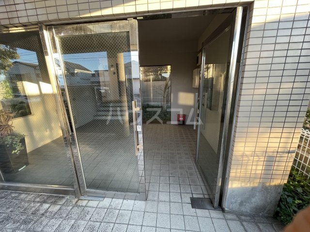 26/30 エントランス