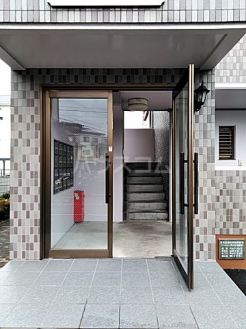 16/27 エントランス