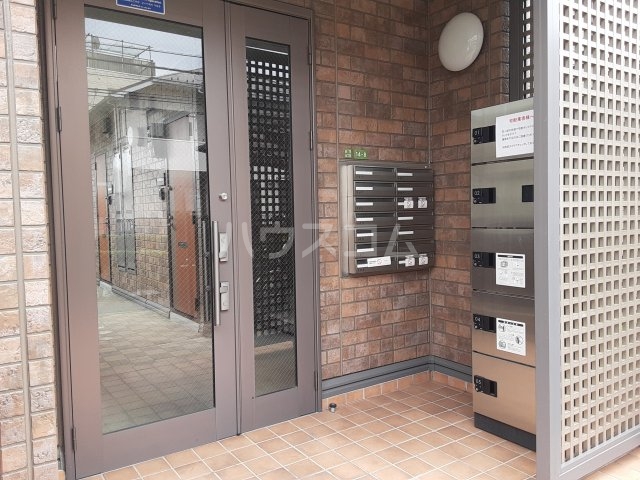 28/30 エントランス