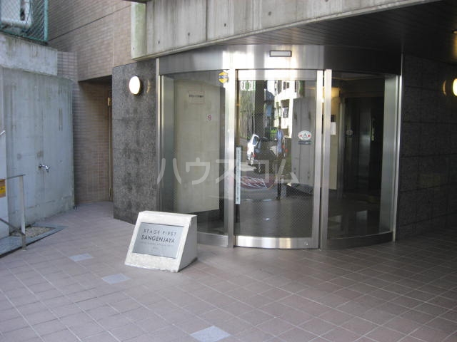 27/30 エントランス