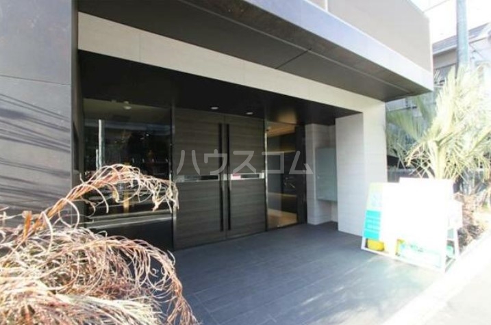 19/27 エントランス