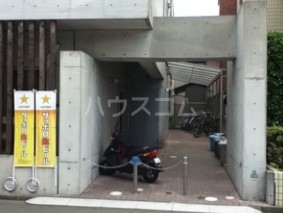 16/23 エントランス