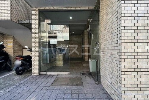 16/25 エントランス