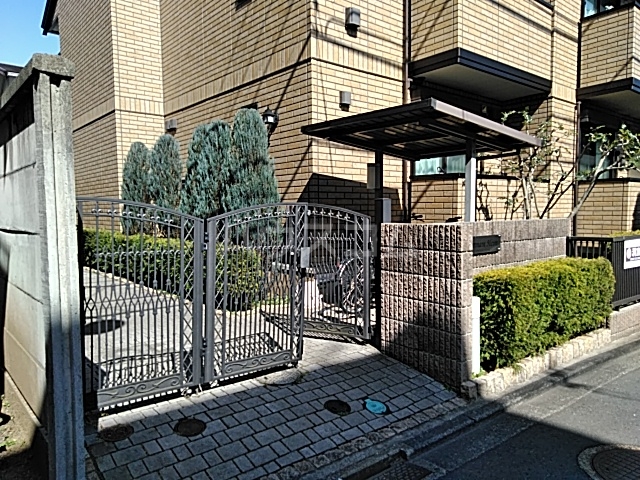 27/30 エントランス