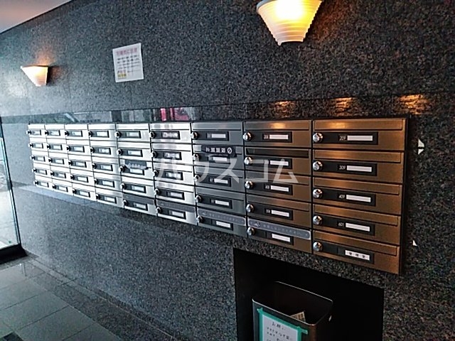 27/30 エントランス