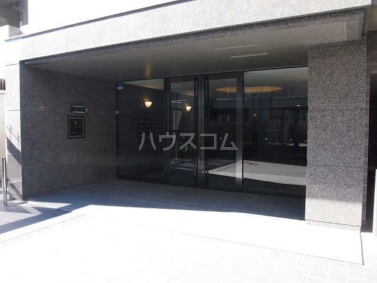 28/30 エントランス