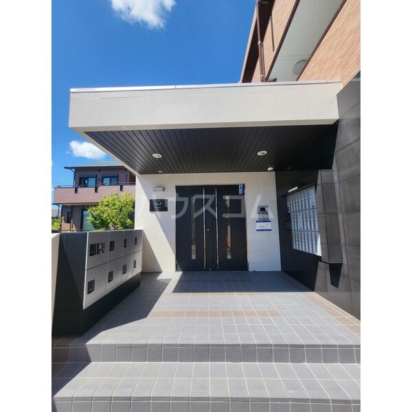 23/30 エントランス