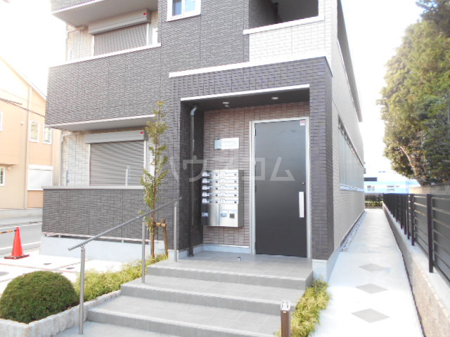 28/30 エントランス