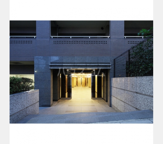 16/17 エントランス