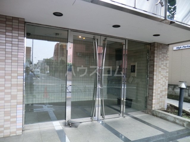 23/30 エントランス