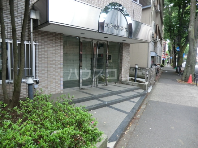 21/30 エントランス