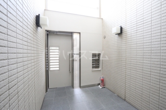 21/30 エントランス