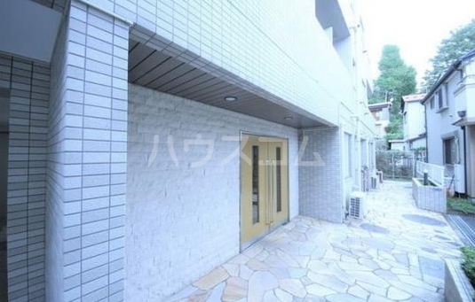 19/28 エントランス