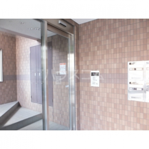 19/19 エントランス