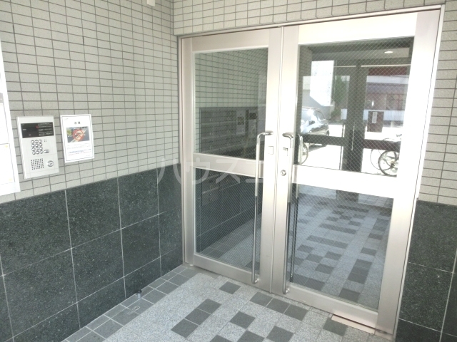 16/25 エントランス