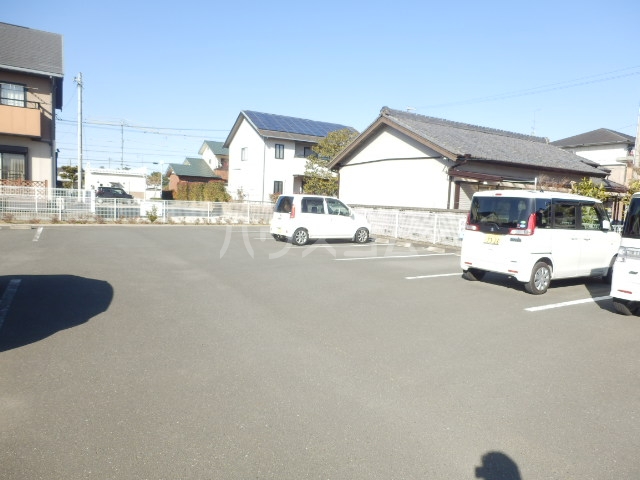 23/26 駐車場