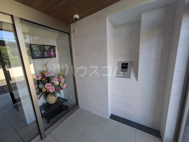 27/30 エントランス