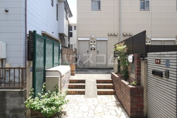 2/2 エントランス