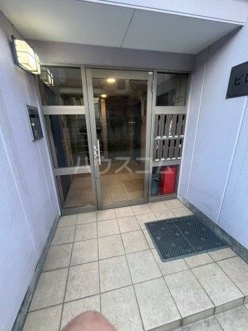 27/30 エントランス