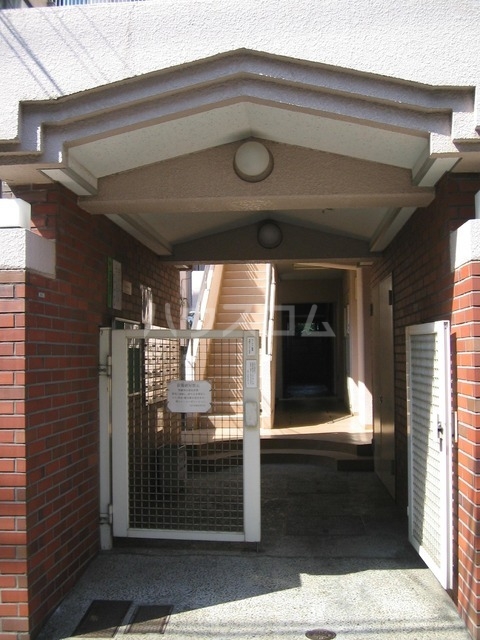 18/20 エントランス