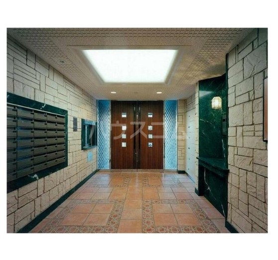 17/19 エントランス